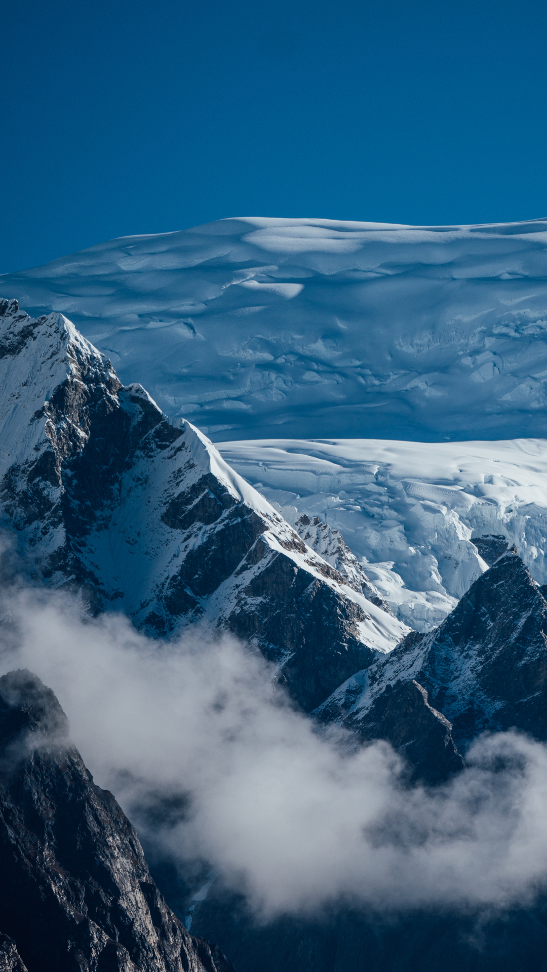 Snowman Race participants crossing Himalayan terrain